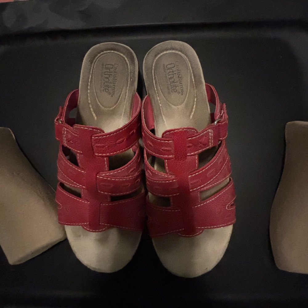 Kohl's Red and Tan Strappy Sandals - Picture 2 of 8